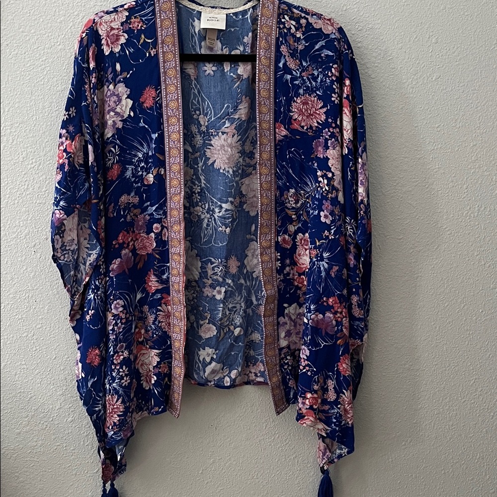 Knox Rose Boho Blue Floral Kimono with Tassel Open Front
Boho / Beach
Sz: S/XS